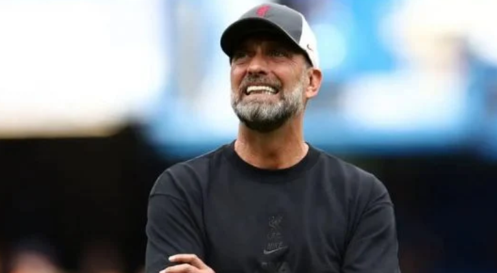 Klopp bën “humor” me stafin e trajnerëve të Newcastle