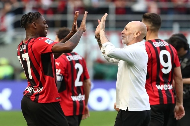 Milan, Pioli ndryshon formacionin