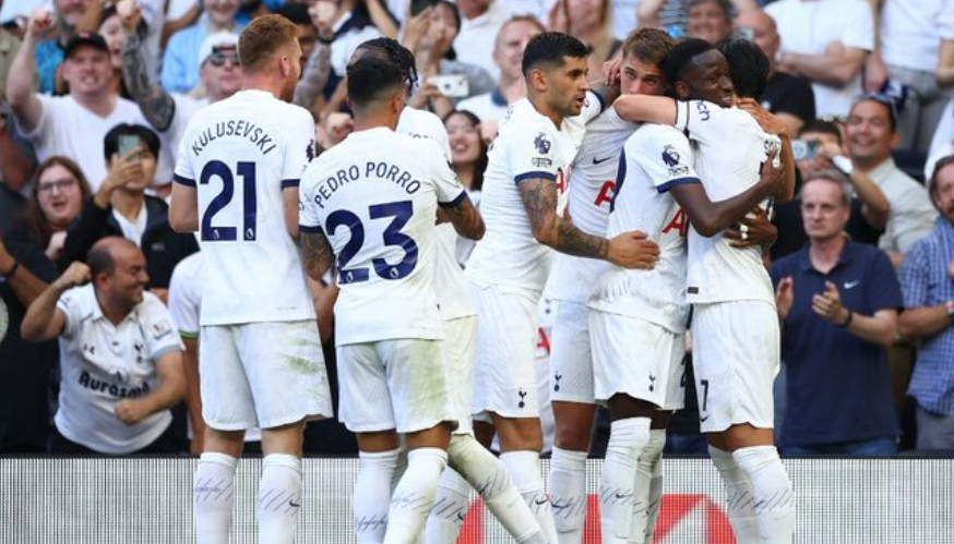 Tottenham nuk ndalet, “Spurs” festojnë në derbin e Londrës dhe kryesojnë kampionatin