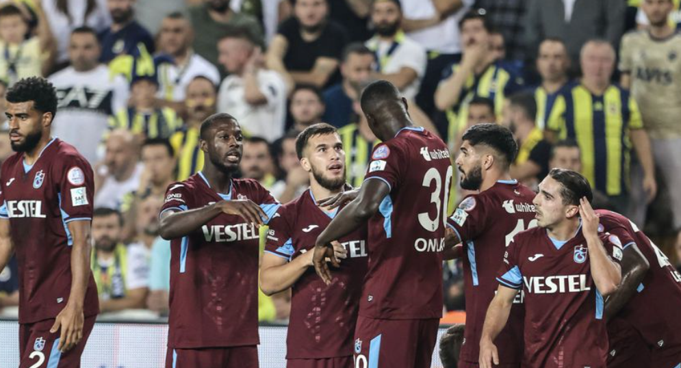 Humbje e papritur e Fenerbahçes, ia dorëzon kreun Galatasaray-t