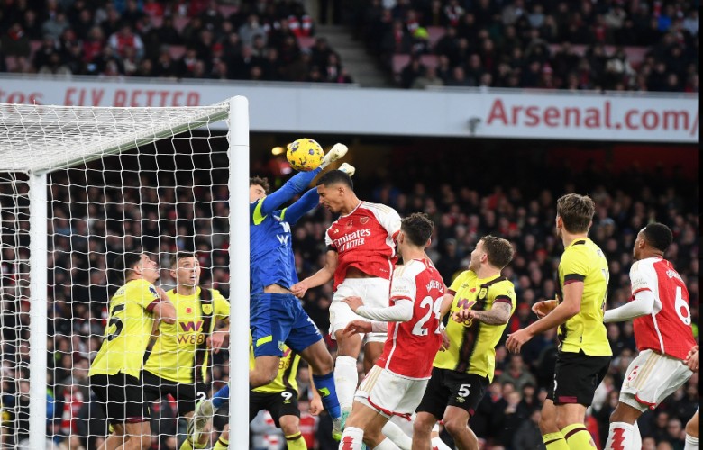 Arsenal triumfon ndaj Burnley, Man United me mund mposht Lutonin