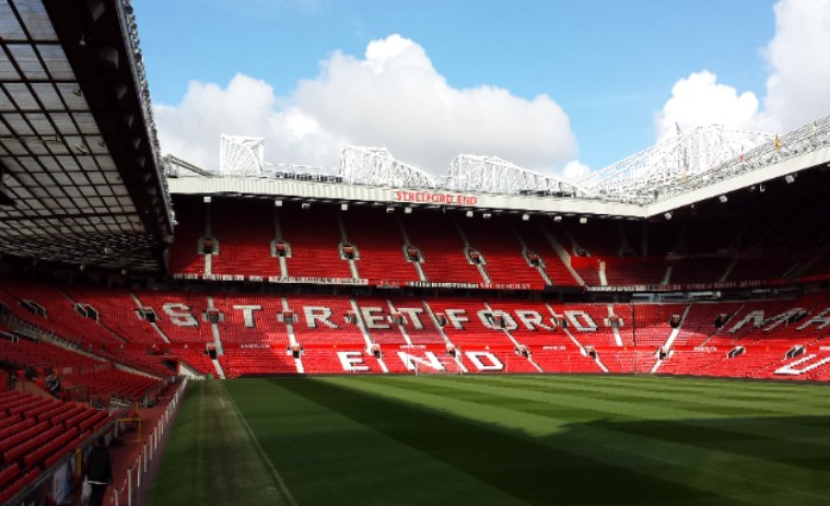 “Old Trafford”, në rrezik rrënimi