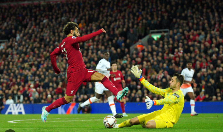 Liverpool ‘shkel’ West Hamin, kalon në gjysmëfinalen e EFL Cup