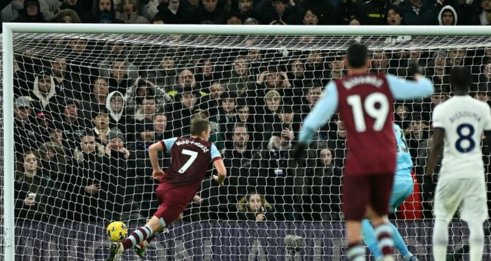 Tottenham bie në shtëpi, West Ham rikthehet te fitorja