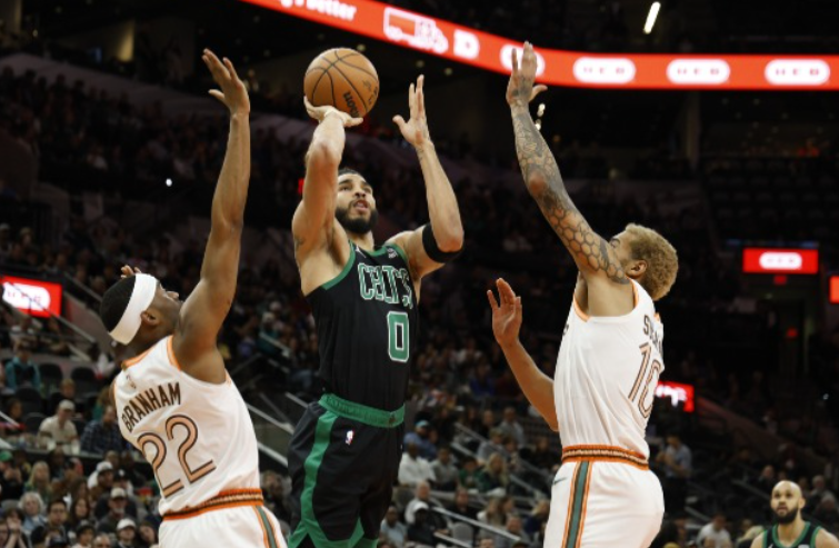 NBA: Boston tregon forcën përballë San Antonios