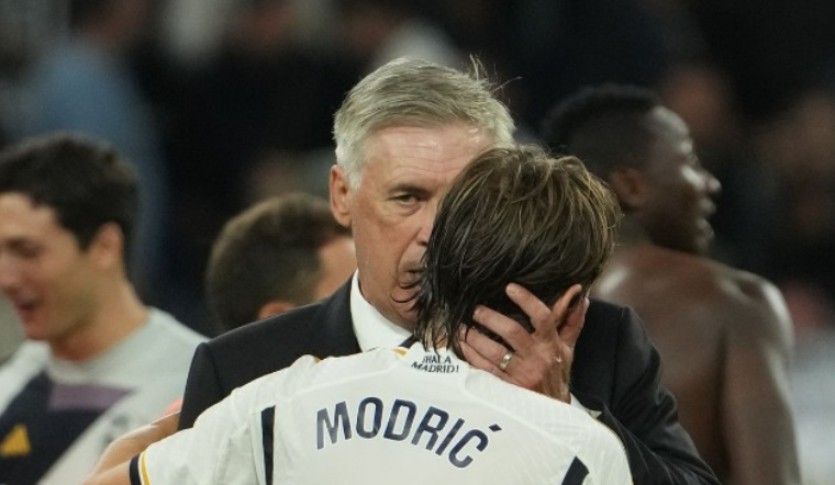 Ancelotti për Modric: E ardhmja është në duart e tij