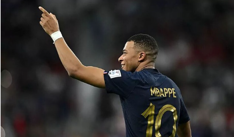 Mbappe, Reali u vë flakën rrjeteve sociale