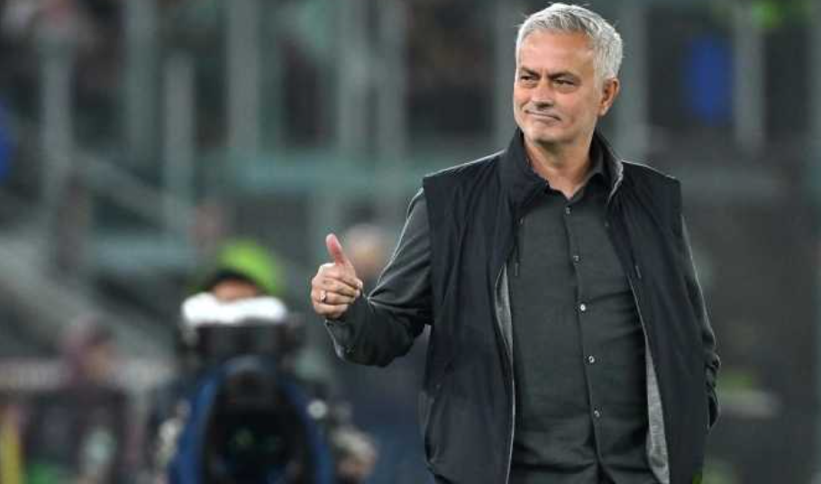 Mourinho, “gojën mjaltë” për Romën e De Rossin