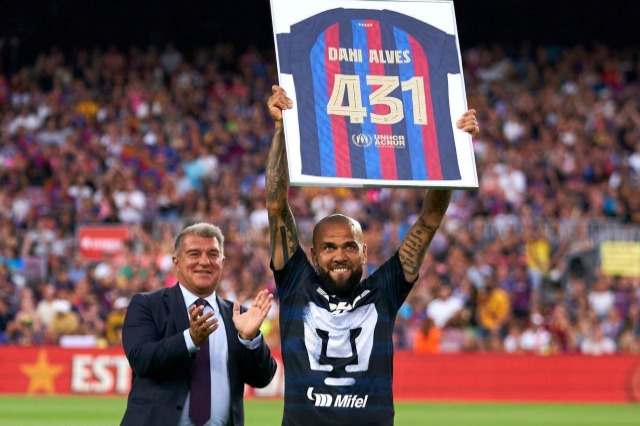 U dënua me burg, Barcelona “fshin” nga historia Dani Alves