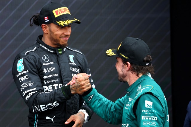 Alonso thumbon Hamilton: Nuk është e vërtetë që ka ëndërruar për Ferrarin