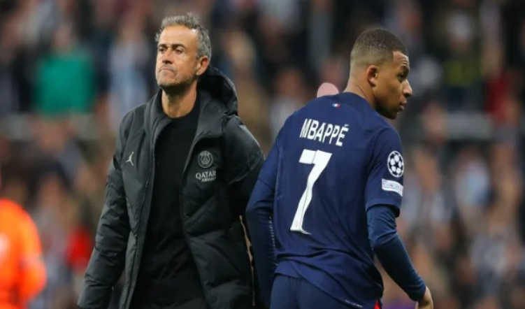 Luis Enrique dhe pyetja për Mbappe-n, të gjithë qeshin