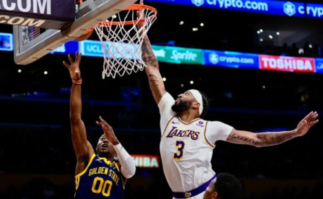 Warriors triumfojnë ndaj Lakers