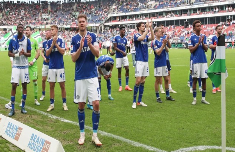 Schalke, 400.000 euro premio lojtarëve për të mos rënë nga kategoria