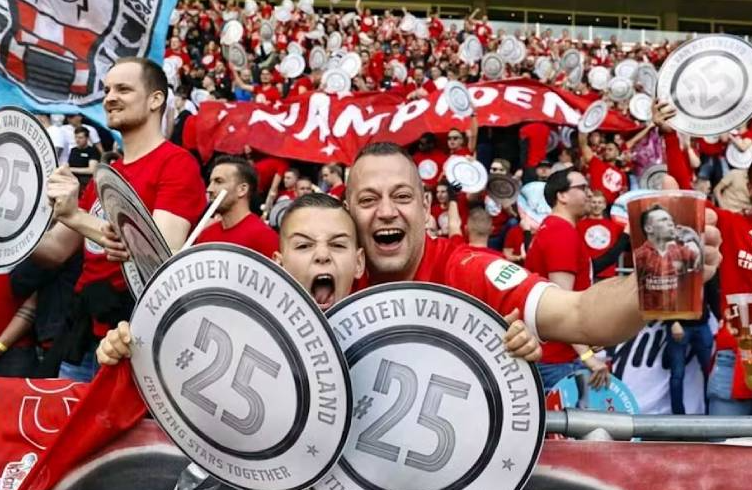 Kampione e Holandës dy javë para fundit, PSV feston titullin e 25!