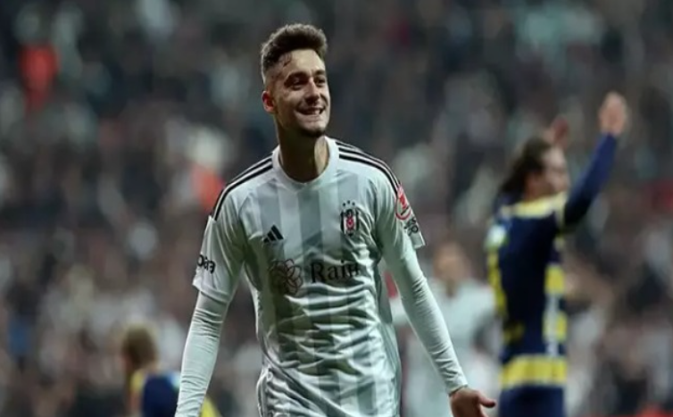 Ernest Muçi dërgon Besiktasin në finale