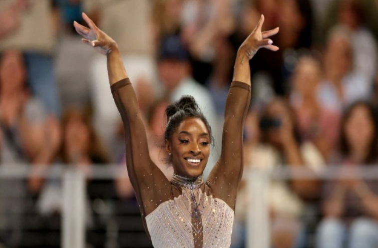 Simone Biles në histori, fiton për të 9-ën herë radhazi titullin në gjimnastikë