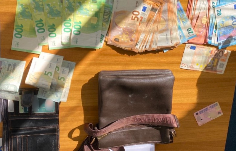 Qytetari gjen çantën me 7 mijë e 500 euro, e dorëzon në polici