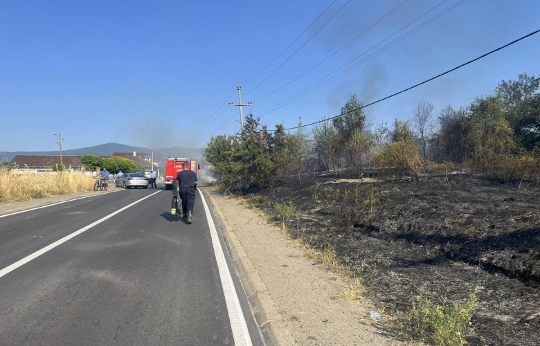 Zjarr i madh në Sopijë të Suharekës, përfshihet edhe një trafo e rrymës