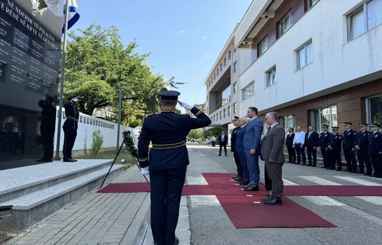 Nderohen policët e rënë në krye të detyrës