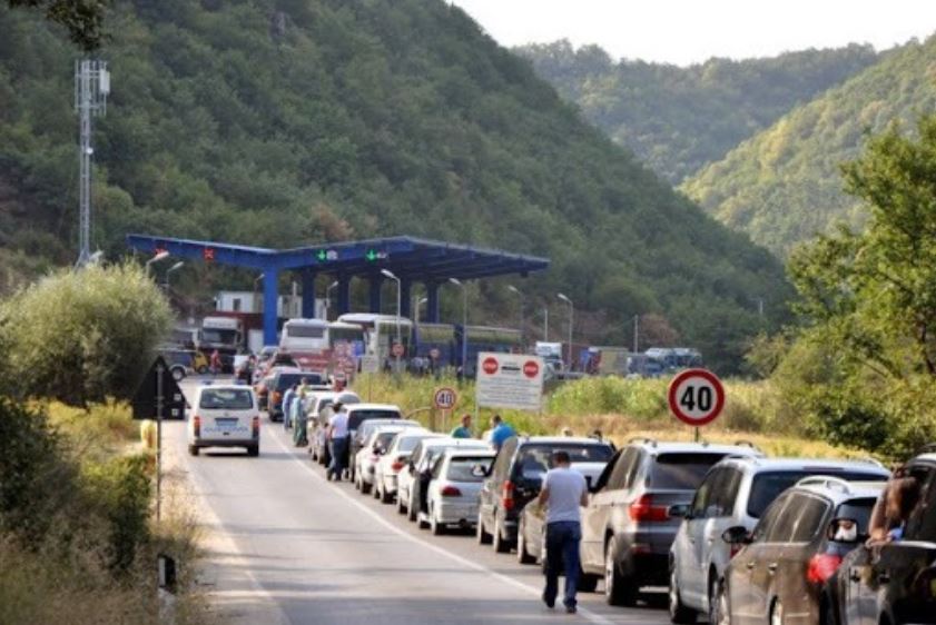 Përditësohen të dhënat, sa po zgjasin pritjet në pikat kufitare