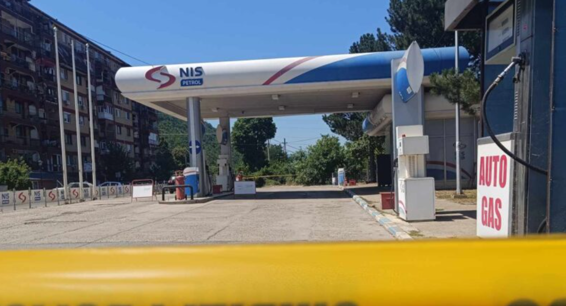 Mbyllen në veri dy pompa derivatesh të kompanisë serbe “NIS petrol”