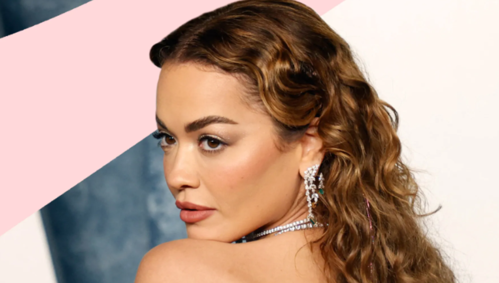 Rita Ora në veshje me ngjyrë të kuqe, tjetër nivel (FOTO)