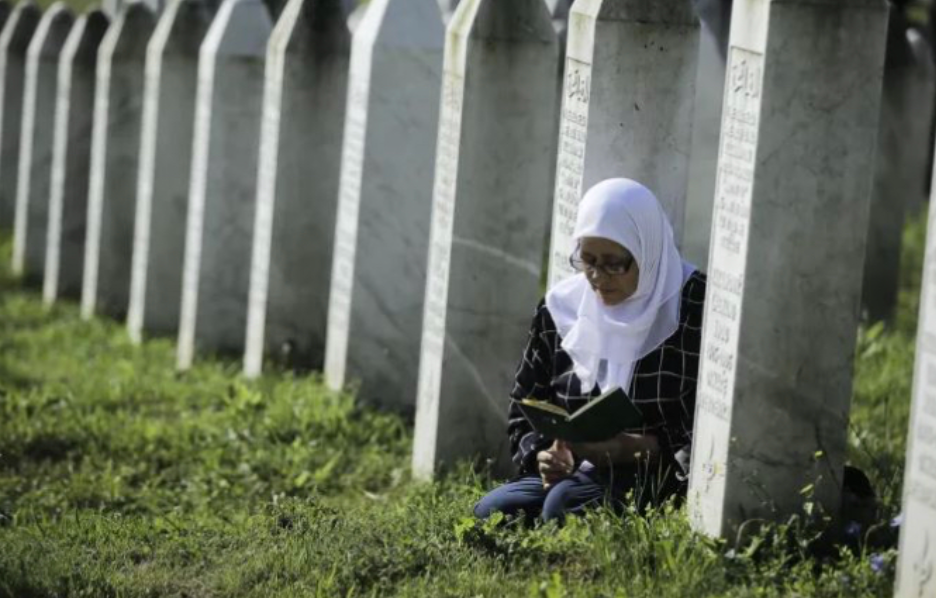 Varrosen 29 vjet pas gjenocidit eshtrat e 14 viktimave të Srebrenicës