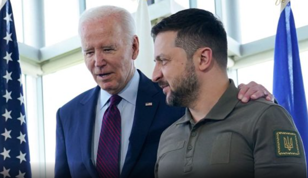 Biden e njofton Zelenskyn për ndihmë të re ushtarake për Ukrainën