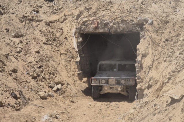 Izraeli zbulon një tunel në Gazës ku mund të kalojnë dhe automjetet