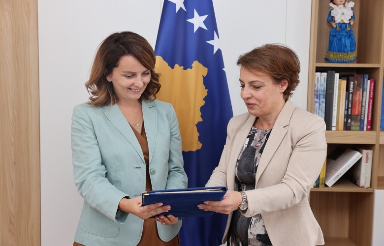 Gërvalla emëron Nita Shalën ambasadore të Kosovës në Itali