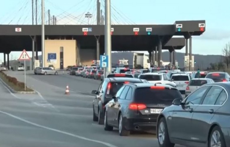 Kolona në dalje të pikave kufitare, Merdarë deri në 40 minuta