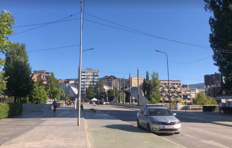 Pjesëtarë të EULEX-it e KFOR-it vendosen mbi objektet afër urës së Ibrit