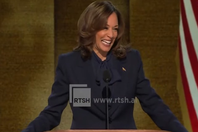 Kamala Harris pranon nominimin si kandidate demokrate për Presidente të SHBA