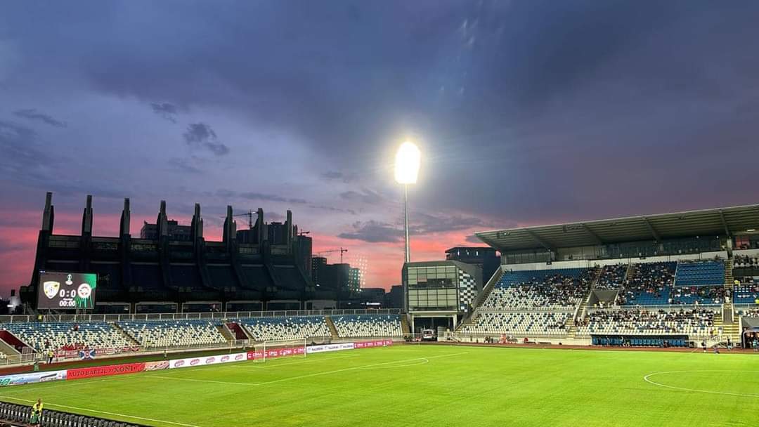 Presidenti Ademi poston foto të stadiumit “Fadil Vokrri”: Vendi i krenarisë së qytetit dhe i gjithë Kosovës