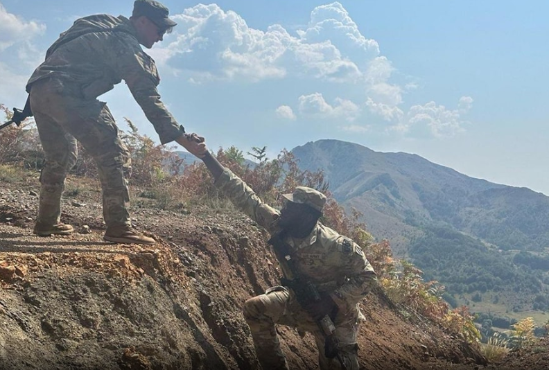 KFOR-i amerikan në veri, patrullon në komunën e Leposaviqit