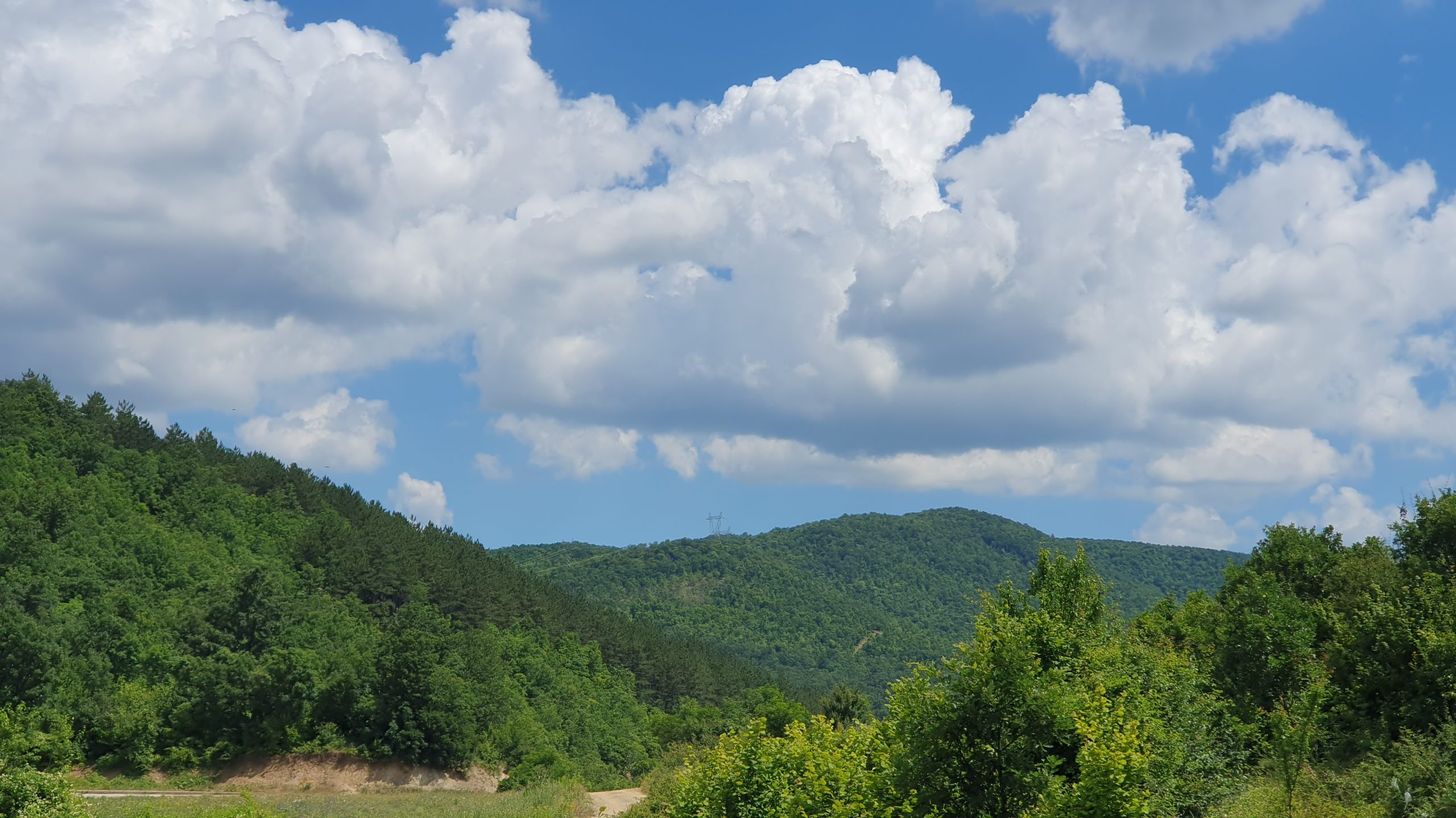 Në Shqipëri moti sot me kthjellime, vranësira dhe shi