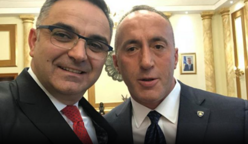 Ramush Haradinaj i shoqëruar nga Besnik Tahiri niset drejt SHBA-së