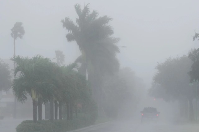 Uragani Milton hyn në Florida! Mbi 2.4 mln shtëpi pa energji, tornado shkatërruese dhe përmbytje