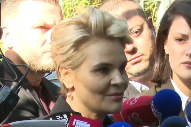 “Po provokohemi familjarisht”, Kryemadhi: Më futën në sallë me Metën, shou emocional