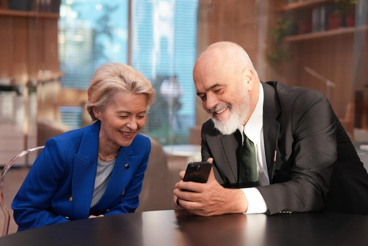 Rama e nis ditën me fotoalbumin e vizitës së Von Der Leyen në Tiranë