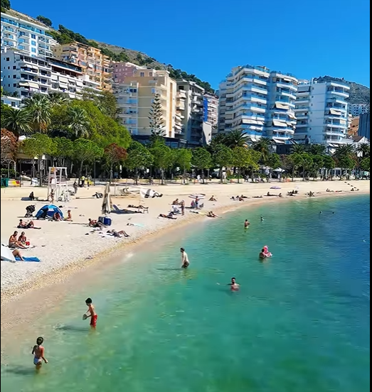 Turistët shijojnë Shqipërinë edhe në tetor, Rama publikon pamjet nga bregdeti i Sarandës