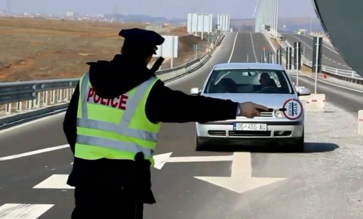 Mbi 2 mijë e 300 tiketa trafiku shqipton policia gjatë 24 orëve