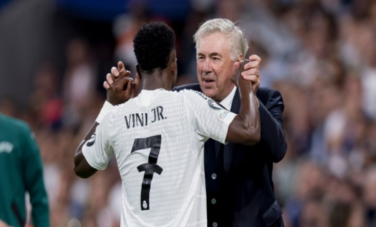 Tre golat e Vinicius ndaj Osasunas, Ancelotti: Topi i Artë? Nuk ka ndikuar