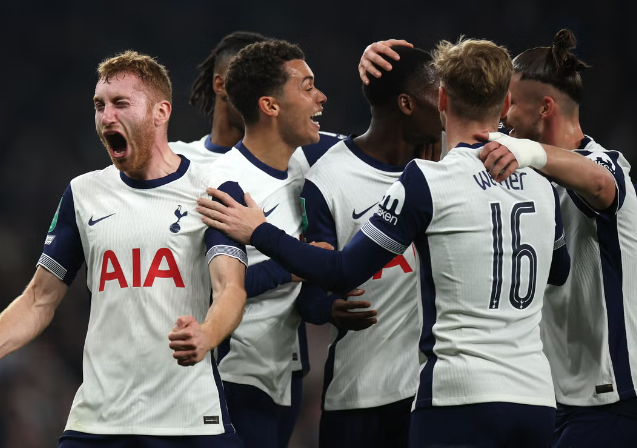 Tottenham mposht Aston Villën në një sfidë dramatike