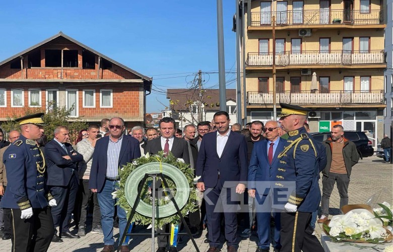 Kurti e Konjufca bënë homazhe në nderim të dëshmorëve Zhitia dhe Fazliu