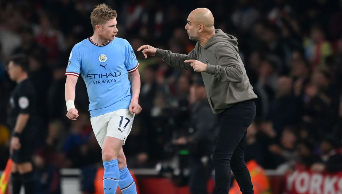 Neville për krizën e Cityt: Ka diçka mes De Bruyne dhe Guardiolës