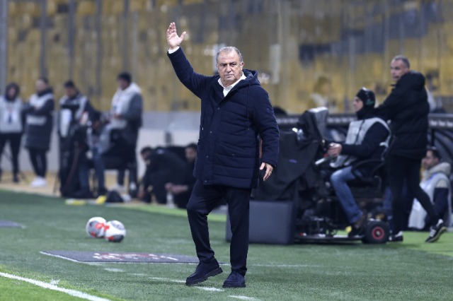 Fatih Terim tek Al-Shabab