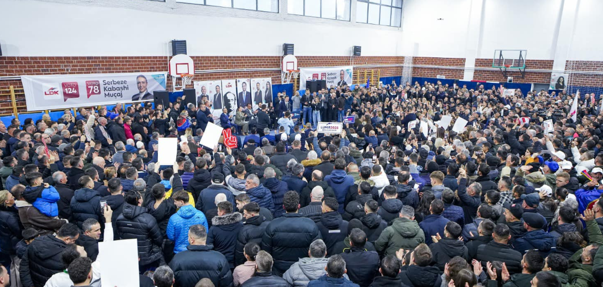 Lumir Abdixhiku nga salla e stërmbushur në fshatin Gurrakoc: Jemi shumë, po bëhemi më shumë