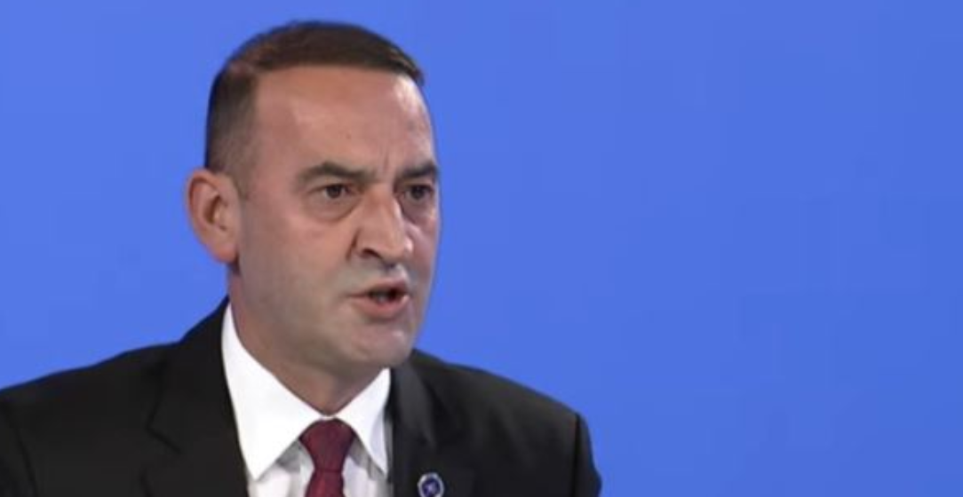 Daut Haradinaj për Donika Gërvallën: Bandite, thonë se ‘prej Skenderi – del beteri’