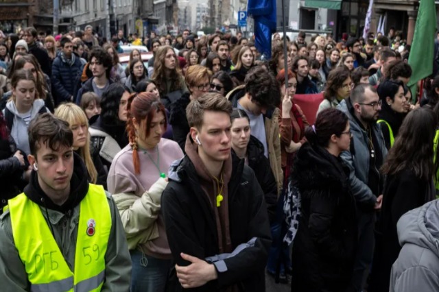 Dëbimi i aktivistëve nga Serbia, 320 organizata letër BE: Beogradi të respektojë të drejtat e njeriut